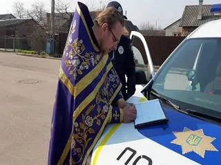 Служив без маски: волинського священника оштрафували на 2 тисячі гривень
