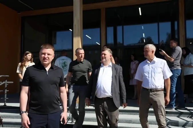 Підтримка захисників на Волині: Тарас Шкітер і перший заступник голови Верховної Ради оглянули майбутній ветеранський хаб (фото)