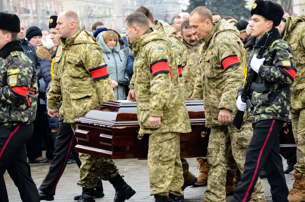 Атовці несли тіло міського голови від храму до театру