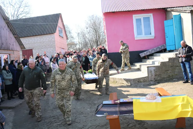 У громаді на Волині провели в останню дорогу Героя Василя Іванова (фото)