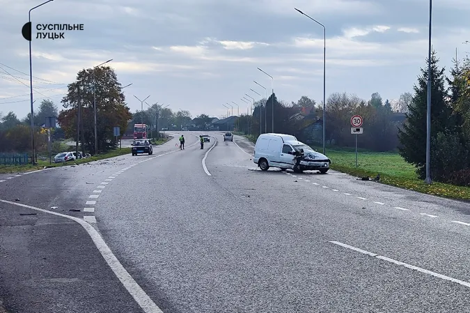 У Володимирському районі – аварія: авто знесло з дороги (фото)