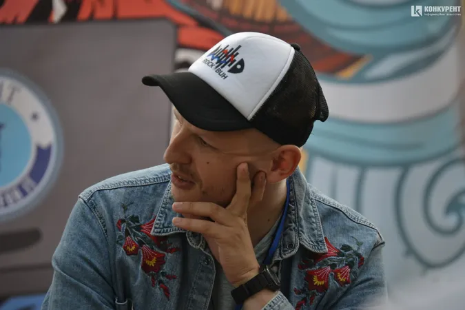 Лідер гурту «Фіолет» на «Бандерштаті» зачитав вірші з майбутньої збірки (фото)