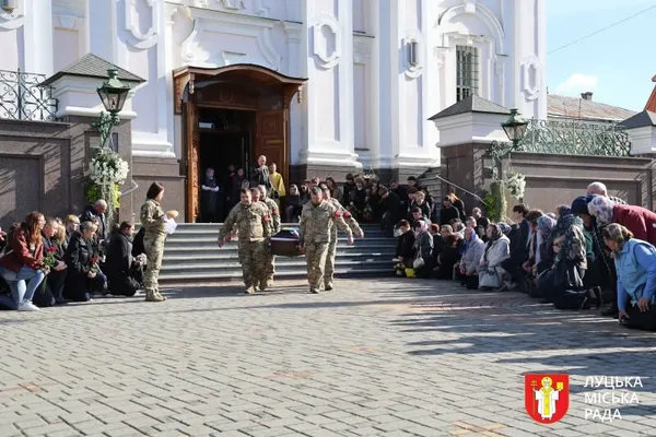 Покинув університет, аби захищати Україну: у Луцьку попрощалися з 19-річним Денисом Бойченком (фото)
