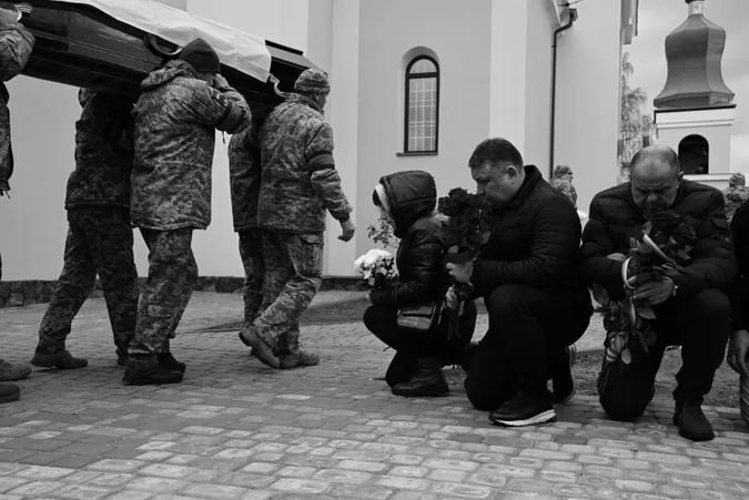 Луцька громада попрощалася із померлим від поранень Романом Мельничуком (фото)