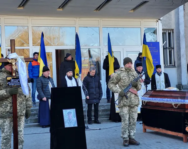 На Волині в останню путь провели Героя Романа Ващука (фото)