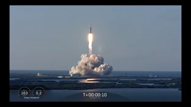 Space X вперше запустила ракету Falcon Heavy (відео)