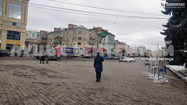 У центрі Луцька знайшли підозрілий пакет – працюють вибухотехніки (фото, відео)
