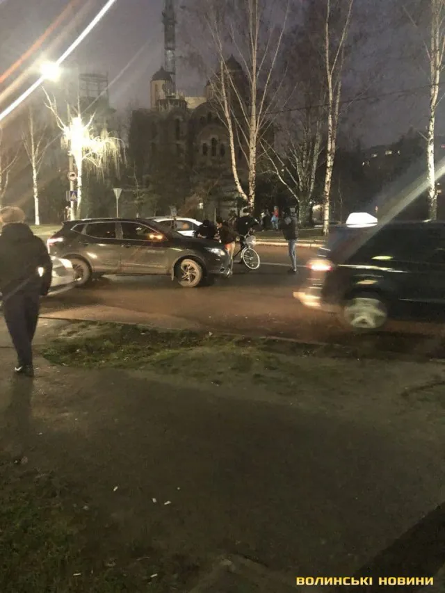 У Луцьку автомобіль збив велосипедиста (фото)