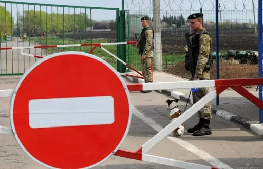 МОЗ хоче запровадити «червону» і «зелену» зони для пропуску громадян інших країн