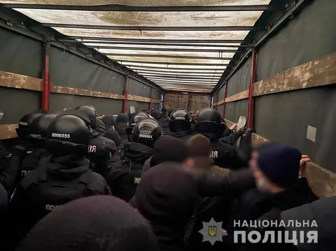 Жили «по понятіям» і збували наркотики: у Маневицькій колонії викрили організовану злочинну групу (фото, відео)