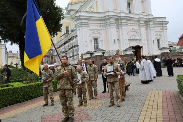 У Луцьку Бориса Кулеша, Віталія Сардачука та Віталія Чубелюка провели в останню дорогу (фото)