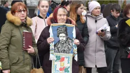 У центрі міста лучани читали вірші Шевченка (фото)