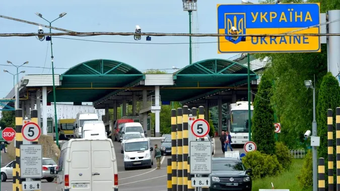 Потік на в'їзд в Україну б'є рекорди з початку війни