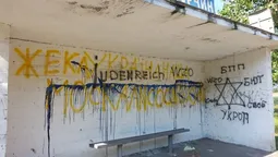 На Волині меморіал закатованим євреям розписали образливими словами (фото) 