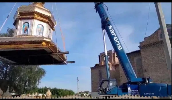 У Підгайцях з третьої спроби встановили купол на храм (фото, відео)
