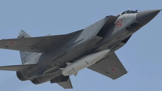 Довготривалі вильоти МіГ-31К: експерт припустив, до чого готується росія