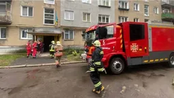 Лізли через вікно: у Нововолинську рятували чоловіка із зачиненої квартири (фото)
