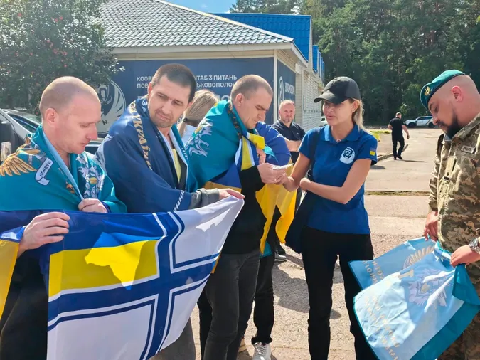 З білорусі в Україну повернулися 10 зниклих безвісти воїнів (фото)