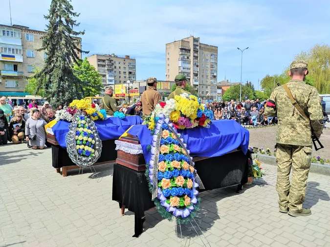 У Ковелі попрощалися із загиблими Героями Сергієм Жуком та Володимиром Семенюком (фото)