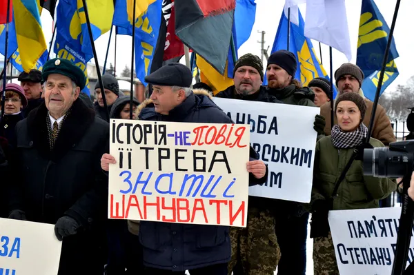 Як у Луцьку пікетували польське консульство (фото)