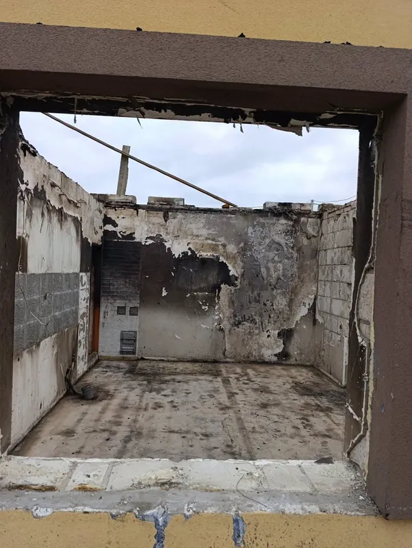 На Волині від удару блискавки згорів будинок медика «швидкої» (фото)