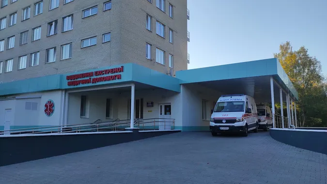 Клінічна смерть у кареті «швидкої»: волинські медики врятували жінку