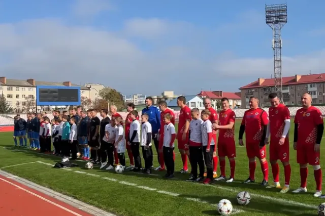 Юрій Погуляйко і ексгравці Збірної: у Луцьку – благодійний футбольний матч (відео)
