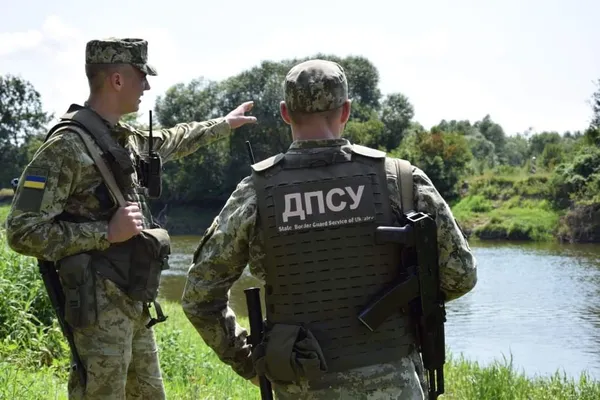 Троє нелегалів вплав утікали від луцьких прикордонників (фото)