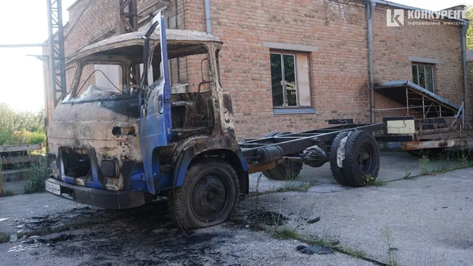 Біля «Чевермето» у Луцьку – прильот: кадри з місця влучання