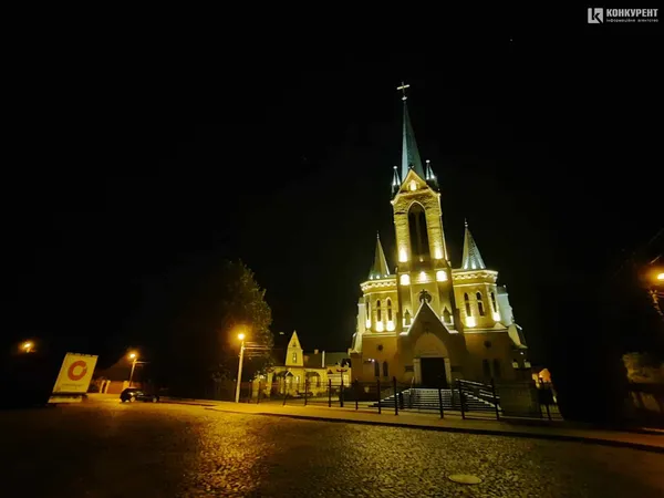 У Луцьку після тривалої перерви знову підсвітили Лютеранську кірху (фото)