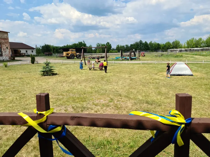 Коні та сільський колорит: як відпочивають діти переселенців на Волині (фото)
