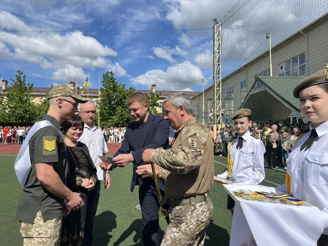 Майже 400 ліцеїстів завершили навчання у військовому ліцеї на Волині (фото)
