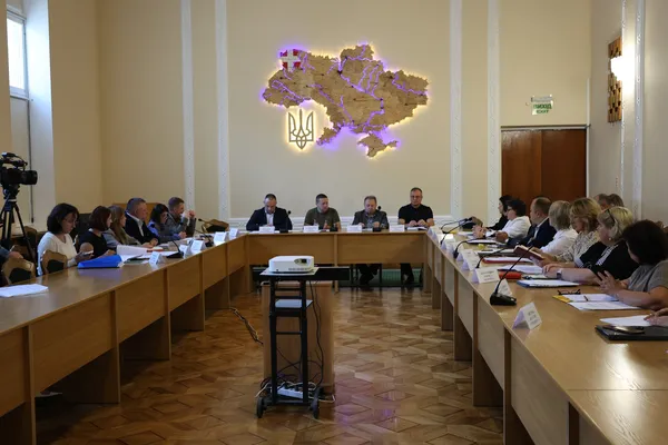 Виховання у сім'ях замість дитбудинків: на Волині шукали шляхи втілення стратегії