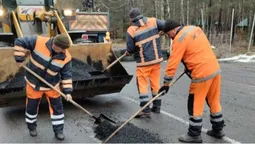 На Волині латають ями на трасах держзначення (фото)