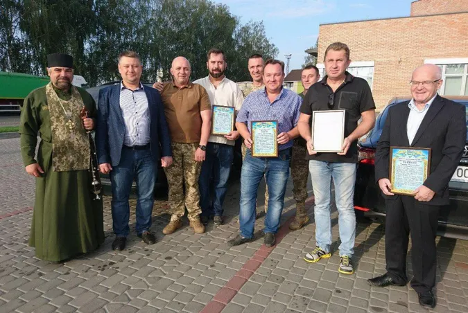 Допомога з тилу: благодійники придбали для 14-ї бригади авто (фото)