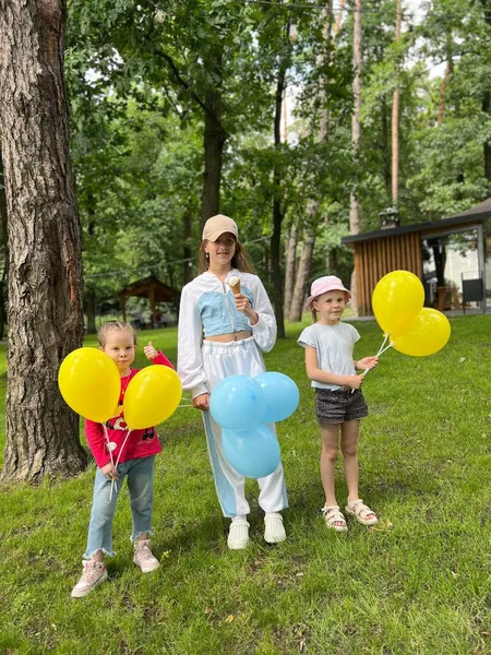 В екокомплексі «Лісовичок» на Волині сьогодні усіх дітей пригощають морозивом (фото)