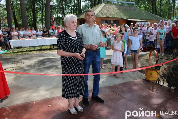 Для весільних фотосесій: на волинському озері з'явився «Місток закоханих»