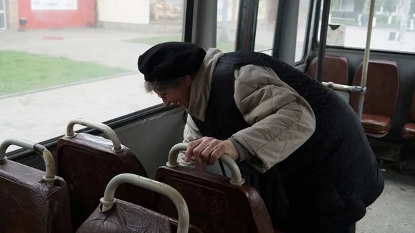 У Луцьку працівники ЛПЕ вимили тролейбуси (фото)