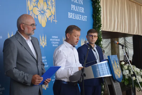 Заступник голови Волиньради Роман Карпюк, депутат Волиньради Юрій Гупало і Сергій Кошарук 