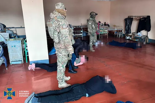 В'язні Рівненської колонії  виманювали гроші у родичів українських військовополонених