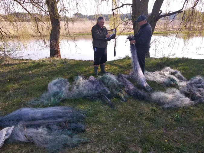 З озера на Старовижівщині вилучили 750 метрів рибальських сіток
