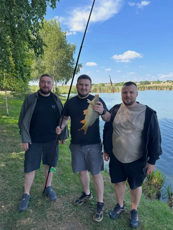 Риба по лікоть, природа і відновлення: у Боголюбах ветерани змагалися з риболовлі (фото)