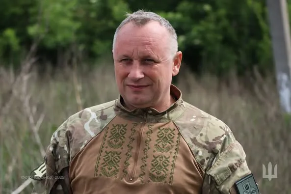 Стала оберегом: боєць волинської «сотки» носить військову сорочку-вишиванку (фото)