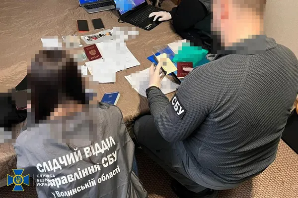 На Волині затримали колаборантку, яка обікрала окупований «Донецьккокс» та втекла в Україну (фото)