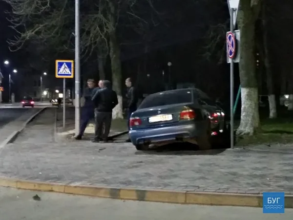На Волині «беха» «влетіла» в натовп (фото)