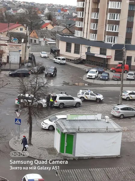 У Луцьку зупинили «шумахера», який перевищив швидкість і втікав від поліції (фото)