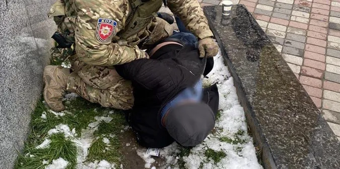 Волинянин клепав «липові» документи для виїзду ухилятнів за кордон (фото)
