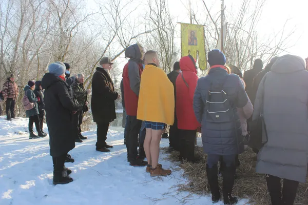 Льодохреща: як освячували воду і лучан (репортаж)