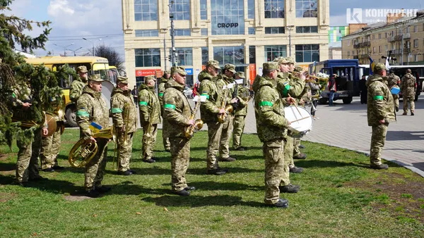 Луцьк на колінах: попрощалися з двома полеглими Героями (фото, відео)