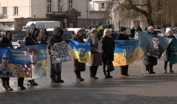 У Луцьку провели масштабний автопробіг на підтримку полонених (фото)